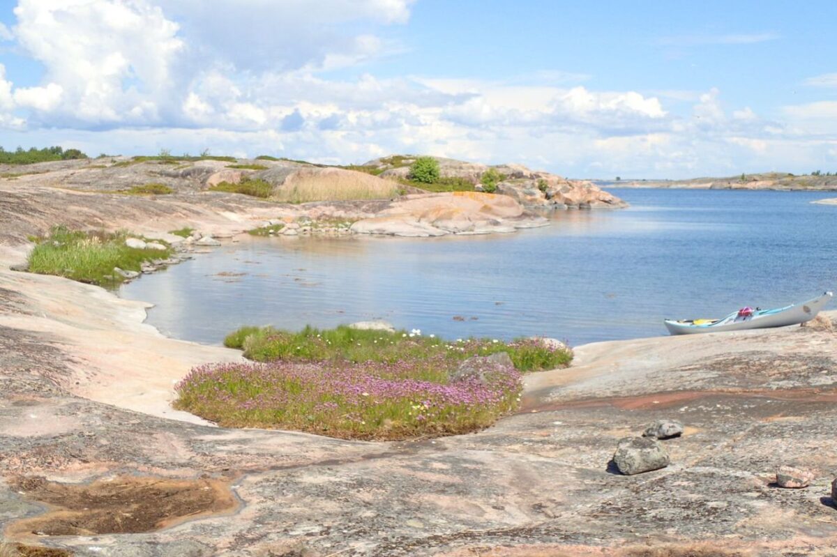 A stunningly beautiful, pastel-coloured archipelago sea landscape