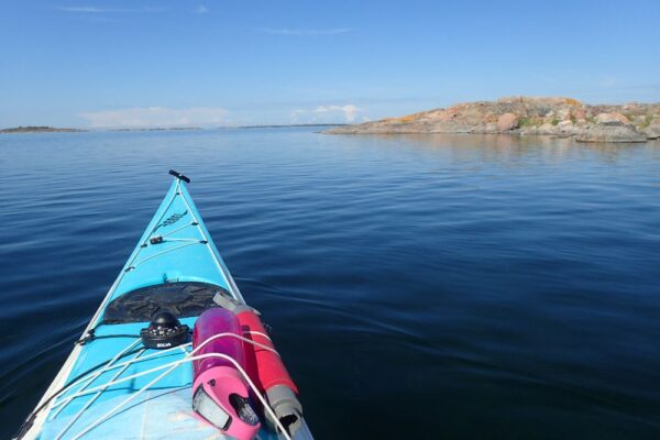 A blue kayak pointing to the horizon on a beautiful day in the Archipelago Sea